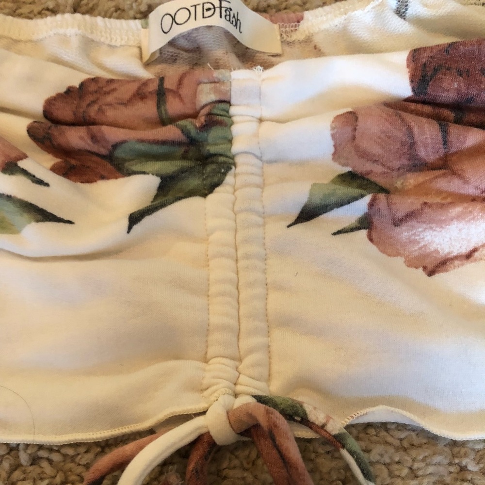 Crop Top - Picture 3 of 4